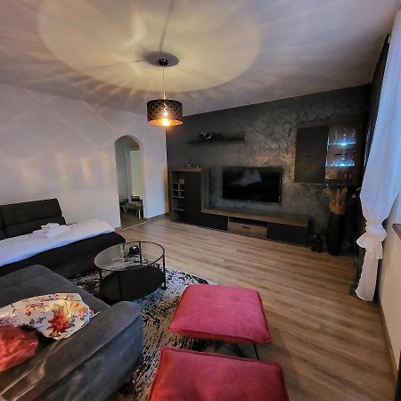 Oli Apartments Сенец Екстериор снимка