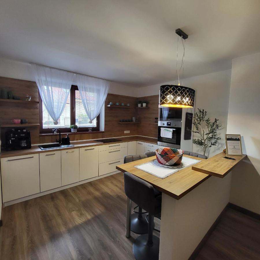 Oli Apartments Сенец Екстериор снимка