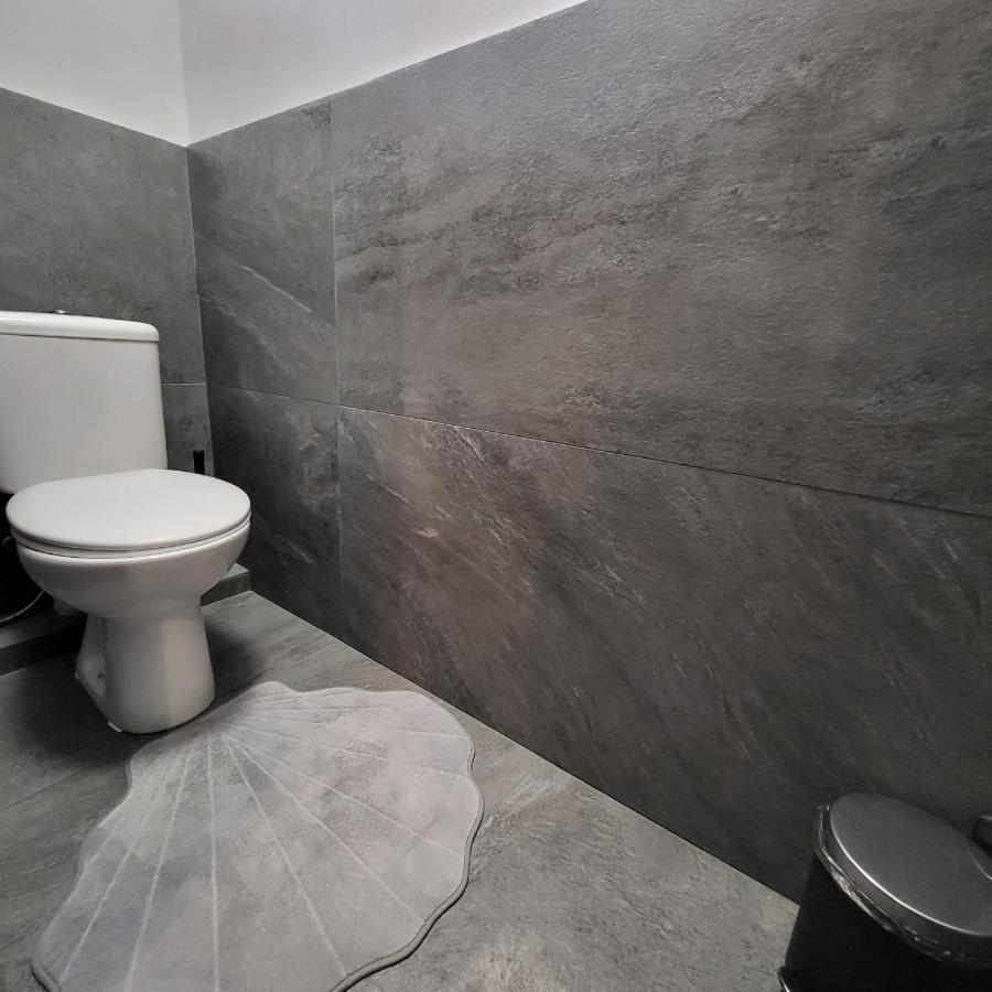 Oli Apartments Сенец Екстериор снимка