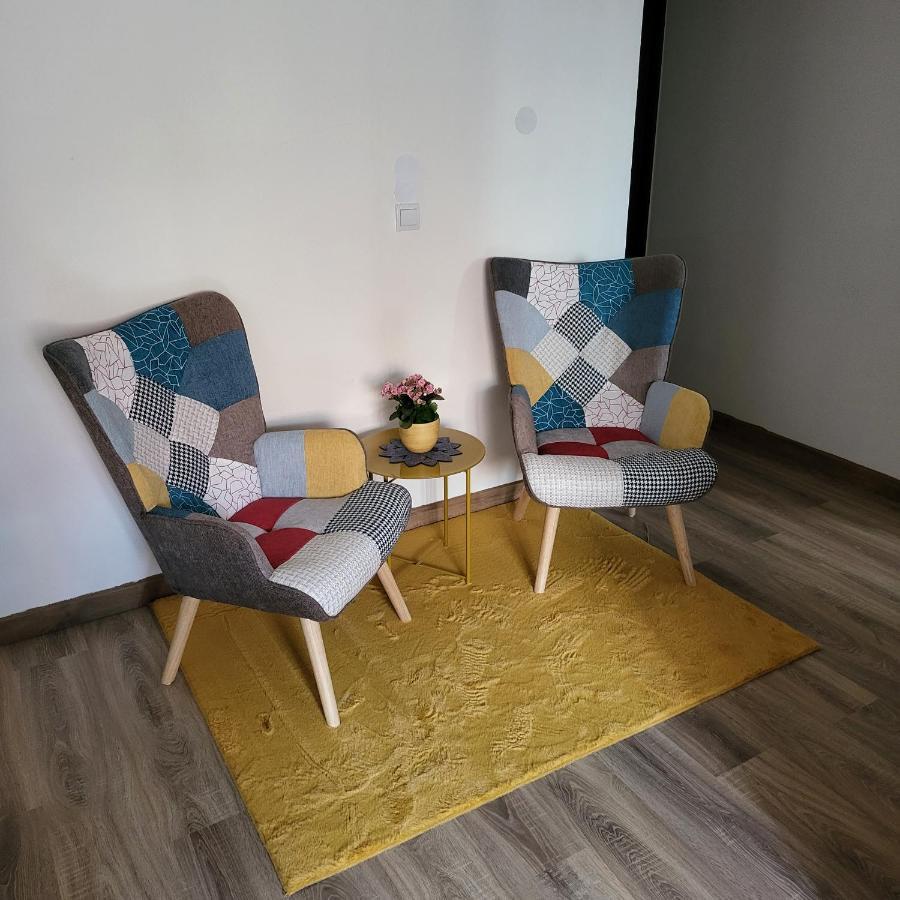 Oli Apartments Сенец Екстериор снимка