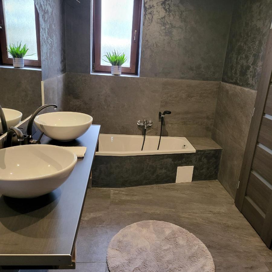 Oli Apartments Сенец Екстериор снимка