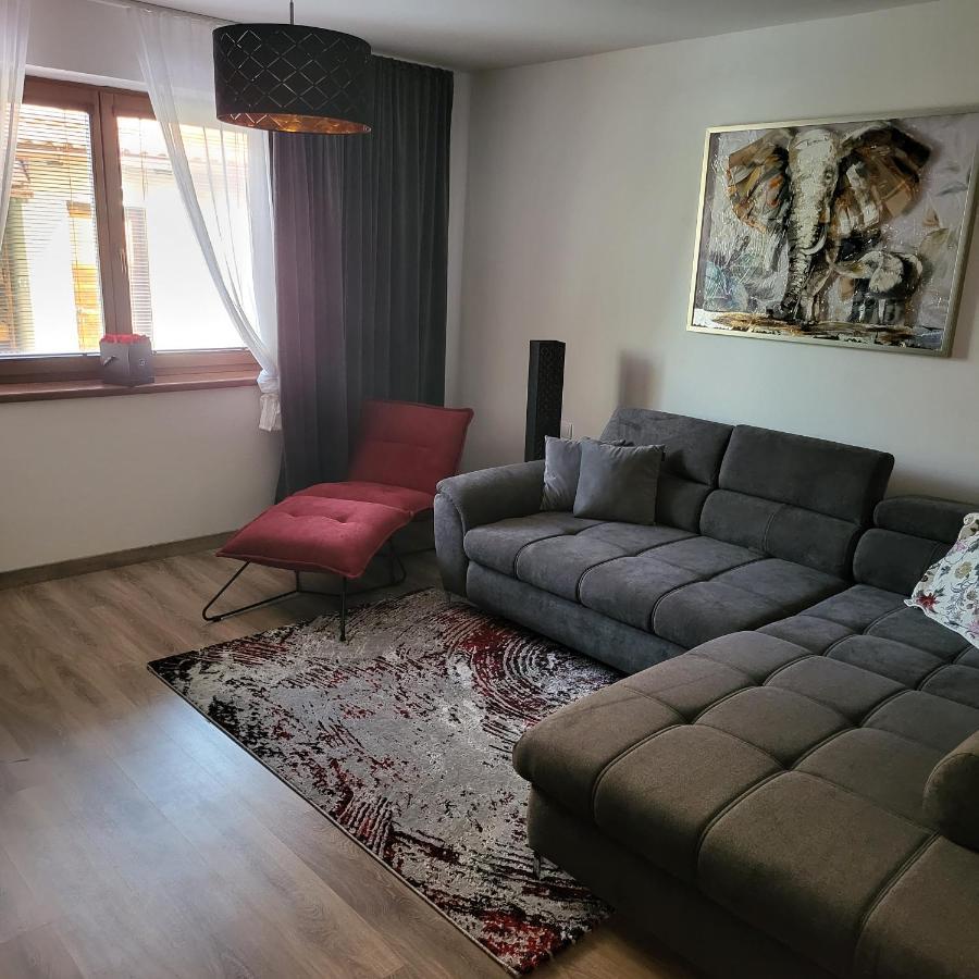 Oli Apartments Сенец Екстериор снимка