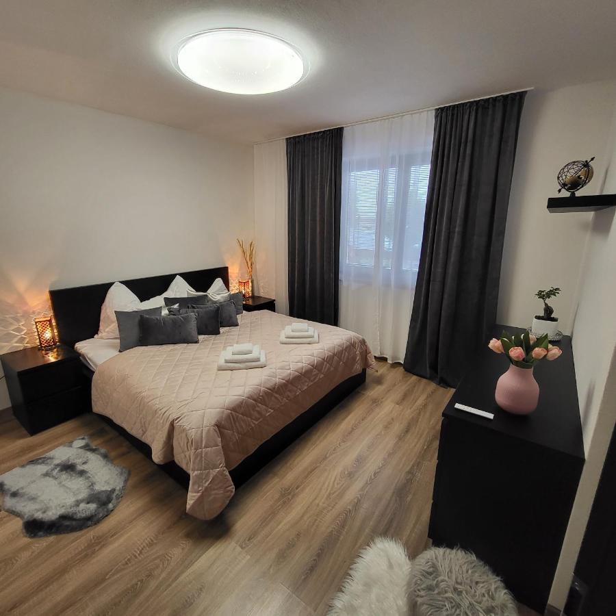 Oli Apartments Сенец Екстериор снимка