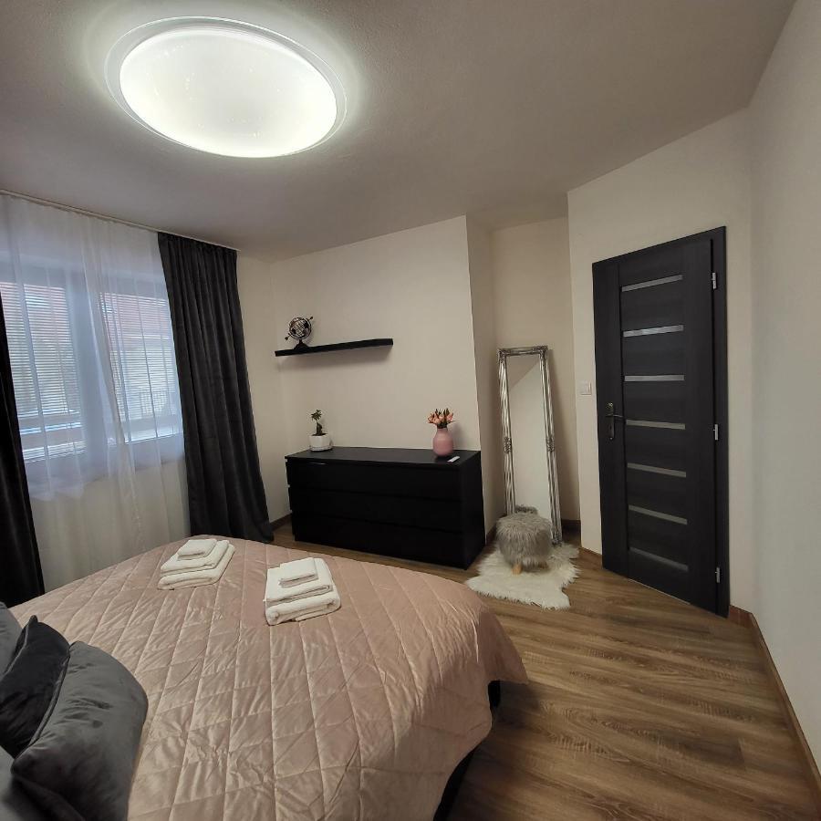 Oli Apartments Сенец Екстериор снимка