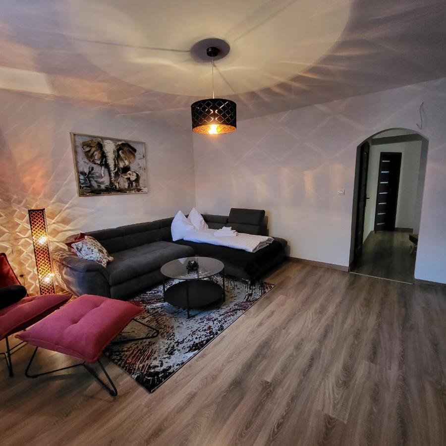 Oli Apartments Сенец Екстериор снимка